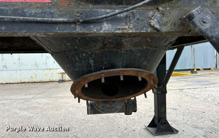 image for item EK4388 1967 Fruehauf pneumatic dry bulk trailer