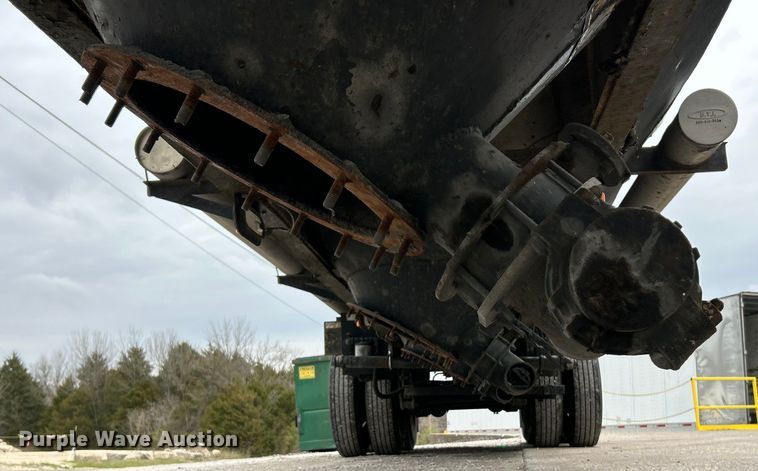 image for item EK4388 1967 Fruehauf pneumatic dry bulk trailer