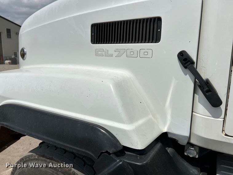 image for item EK4527 2001 Mack CL713 semi truck