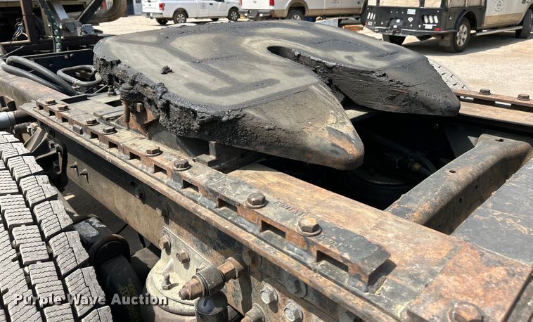 image for item EK4527 2001 Mack CL713 semi truck