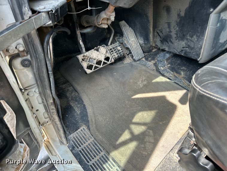 image for item EK4527 2001 Mack CL713 semi truck