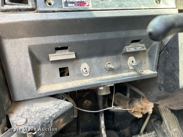 image for item EK4527 2001 Mack CL713 semi truck