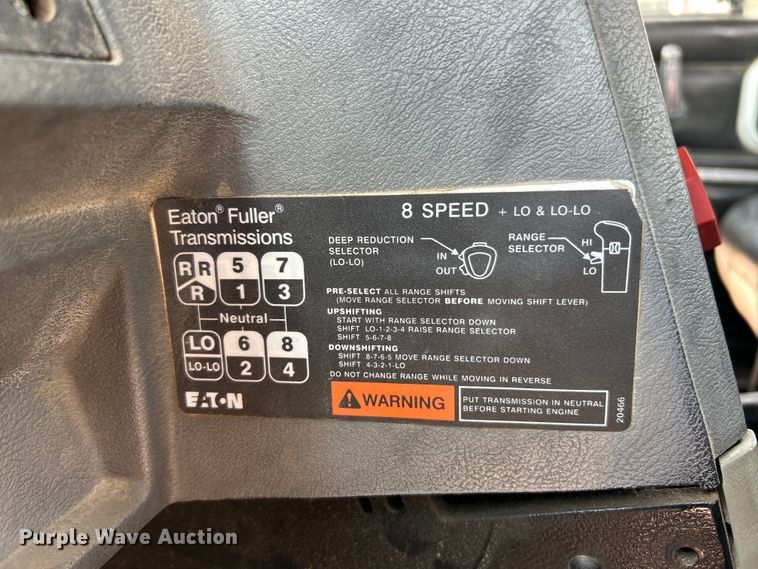 image for item EK4527 2001 Mack CL713 semi truck