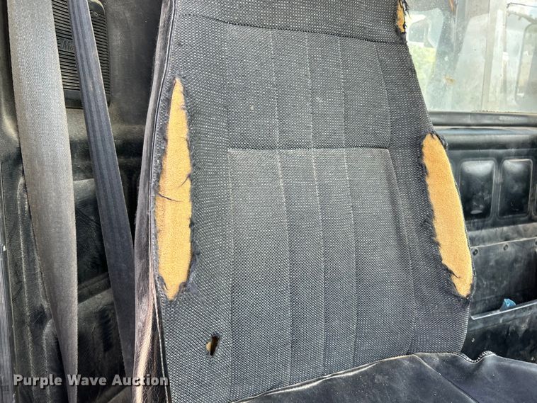 image for item EK4527 2001 Mack CL713 semi truck