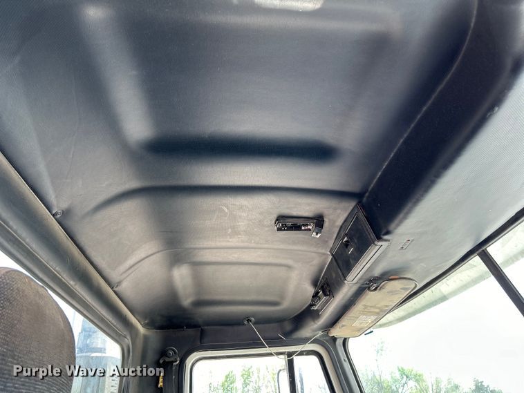 image for item EK4527 2001 Mack CL713 semi truck