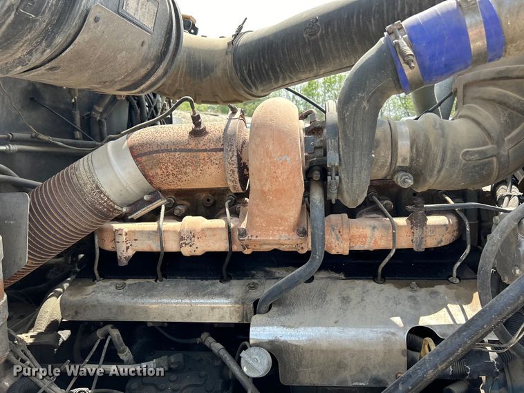 image for item EK4527 2001 Mack CL713 semi truck