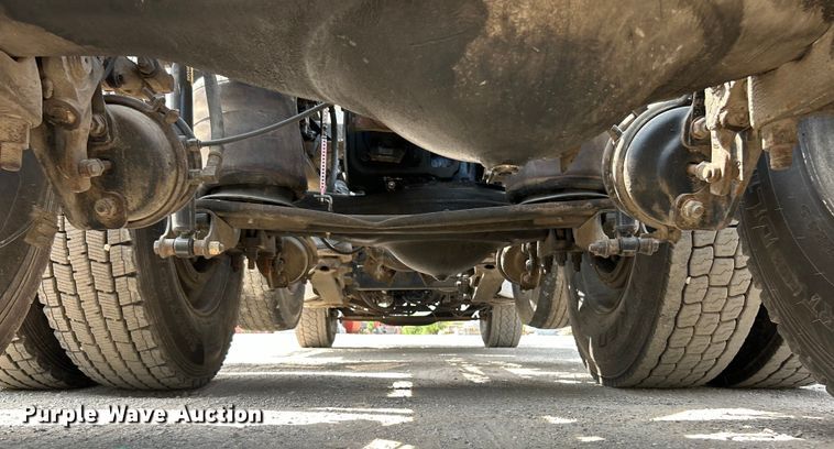 image for item EK4527 2001 Mack CL713 semi truck