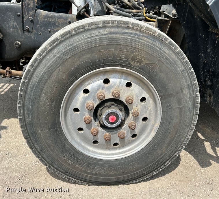 image for item EK4527 2001 Mack CL713 semi truck