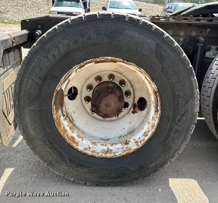 image for item EK4527 2001 Mack CL713 semi truck