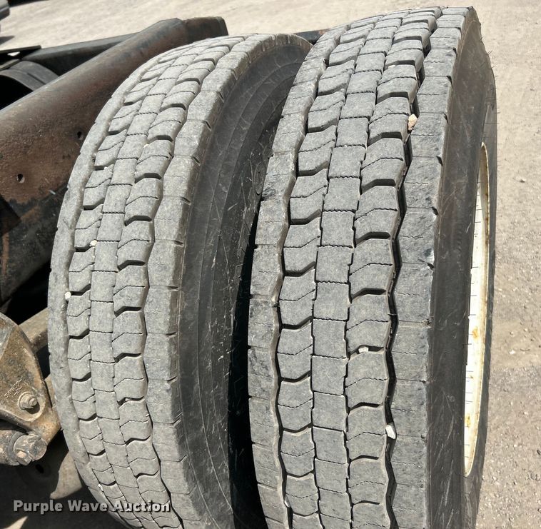 image for item EK4527 2001 Mack CL713 semi truck