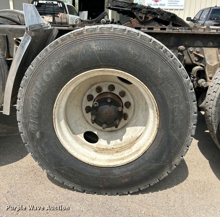 image for item EK4527 2001 Mack CL713 semi truck