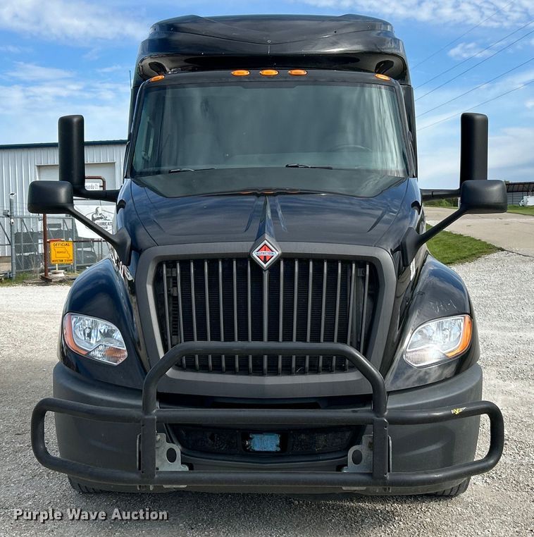 image for item EK4531 2019 International LT625 semi truck