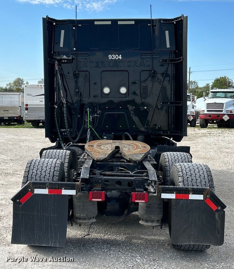 image for item EK4531 2019 International LT625 semi truck