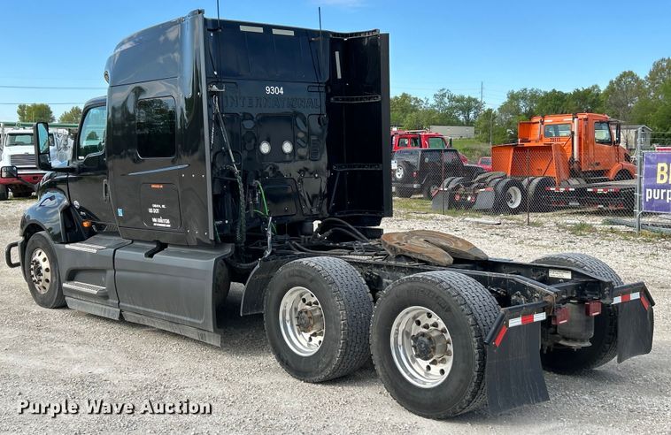 image for item EK4531 2019 International LT625 semi truck