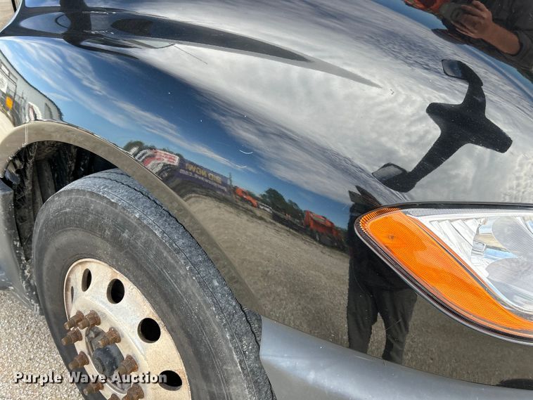 image for item EK4531 2019 International LT625 semi truck