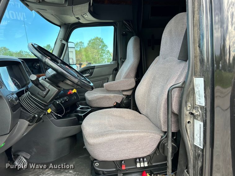 image for item EK4531 2019 International LT625 semi truck