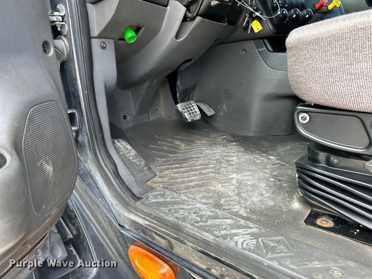 image for item EK4531 2019 International LT625 semi truck