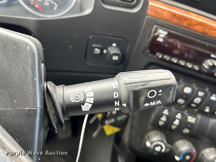 image for item EK4531 2019 International LT625 semi truck