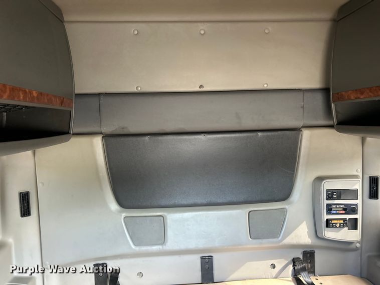 image for item EK4531 2019 International LT625 semi truck