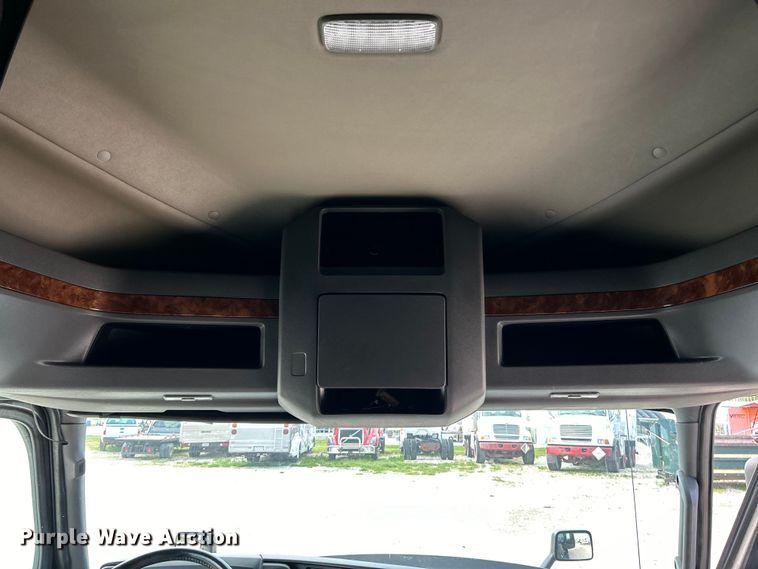 image for item EK4531 2019 International LT625 semi truck