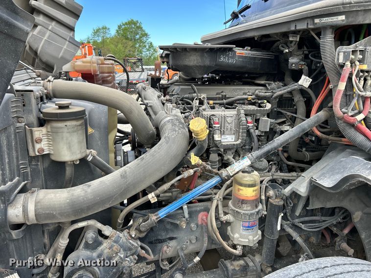 image for item EK4531 2019 International LT625 semi truck