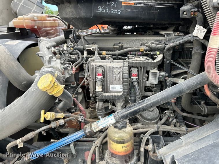 image for item EK4531 2019 International LT625 semi truck