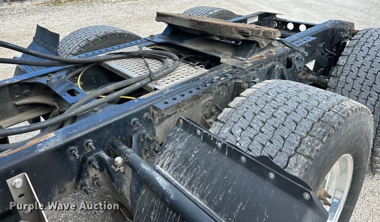 image for item EK4531 2019 International LT625 semi truck