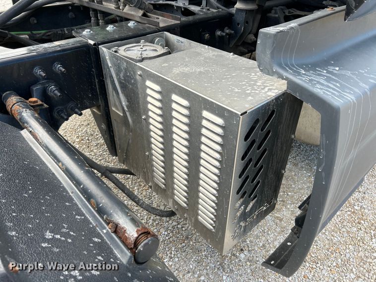 image for item EK4531 2019 International LT625 semi truck