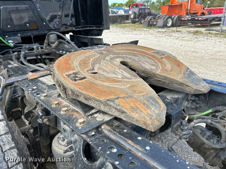 image for item EK4531 2019 International LT625 semi truck