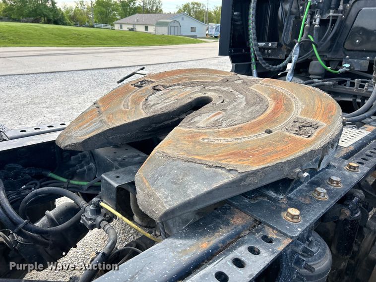 image for item EK4531 2019 International LT625 semi truck