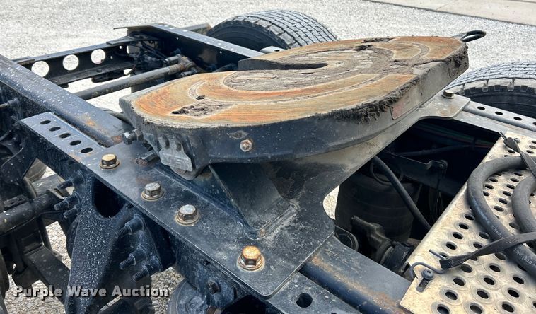 image for item EK4531 2019 International LT625 semi truck