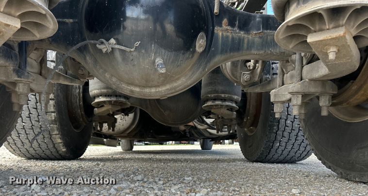 image for item EK4531 2019 International LT625 semi truck