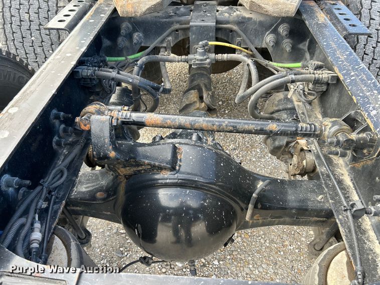 image for item EK4531 2019 International LT625 semi truck