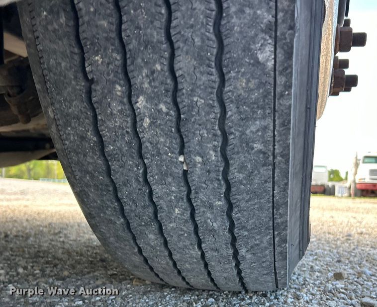 image for item EK4531 2019 International LT625 semi truck