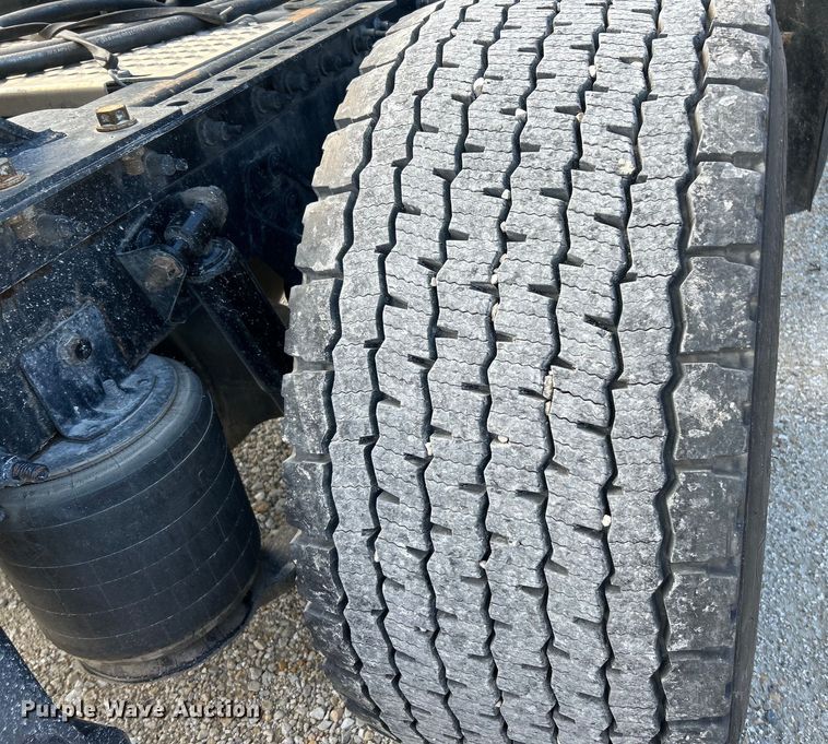 image for item EK4531 2019 International LT625 semi truck