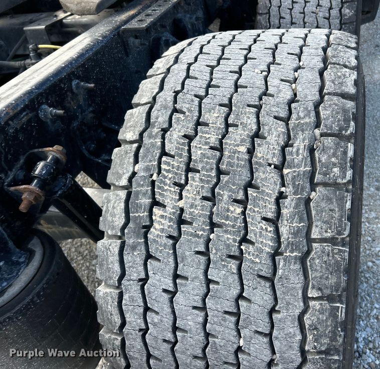 image for item EK4531 2019 International LT625 semi truck