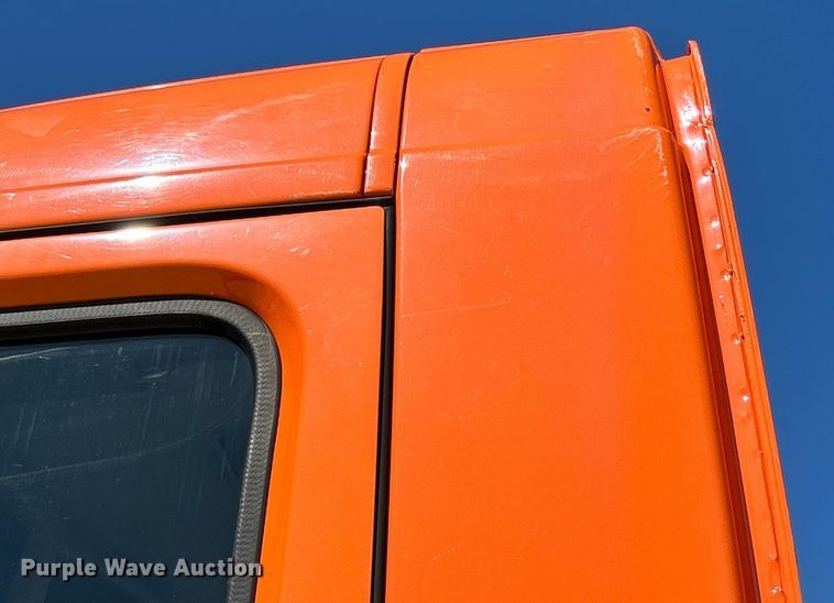 image for item EK4532 2008 Volvo VNM semi truck