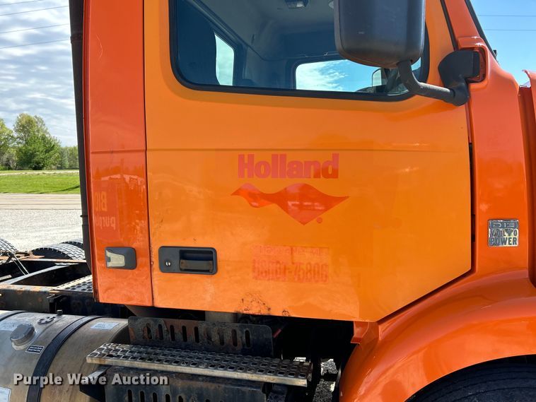 image for item EK4532 2008 Volvo VNM semi truck