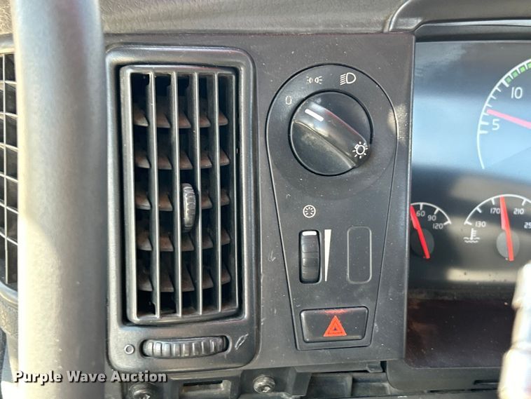 image for item EK4532 2008 Volvo VNM semi truck