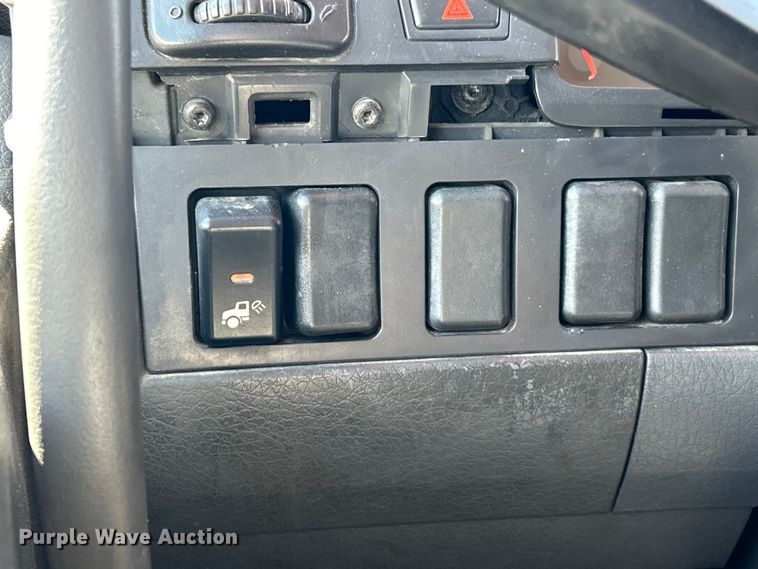 image for item EK4532 2008 Volvo VNM semi truck