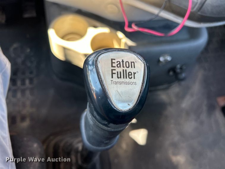 image for item EK4532 2008 Volvo VNM semi truck