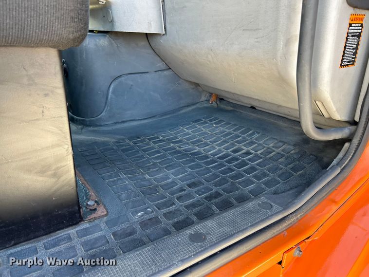 image for item EK4532 2008 Volvo VNM semi truck