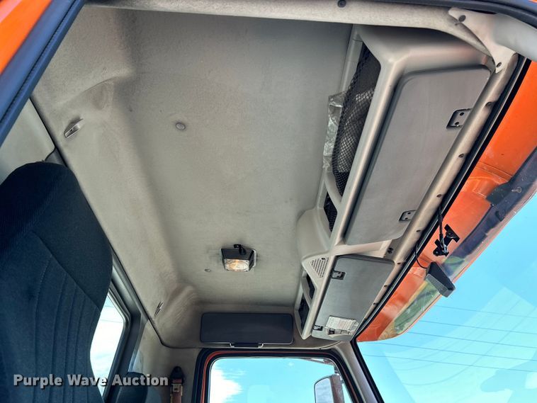 image for item EK4532 2008 Volvo VNM semi truck