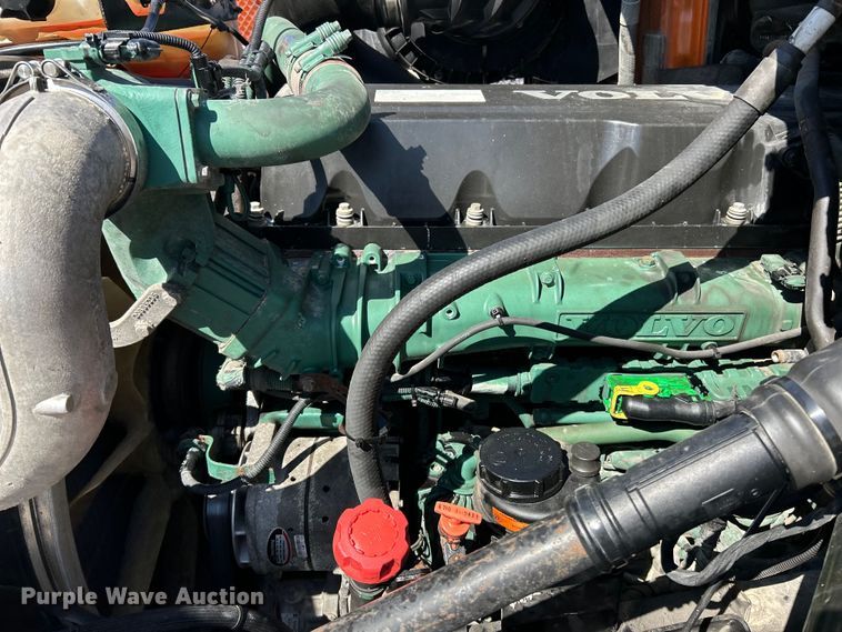 image for item EK4532 2008 Volvo VNM semi truck