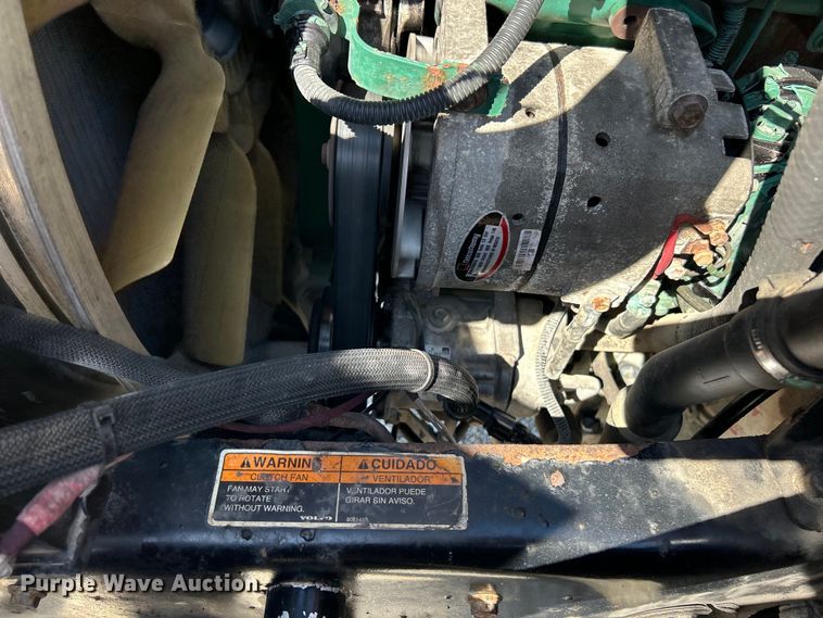 image for item EK4532 2008 Volvo VNM semi truck