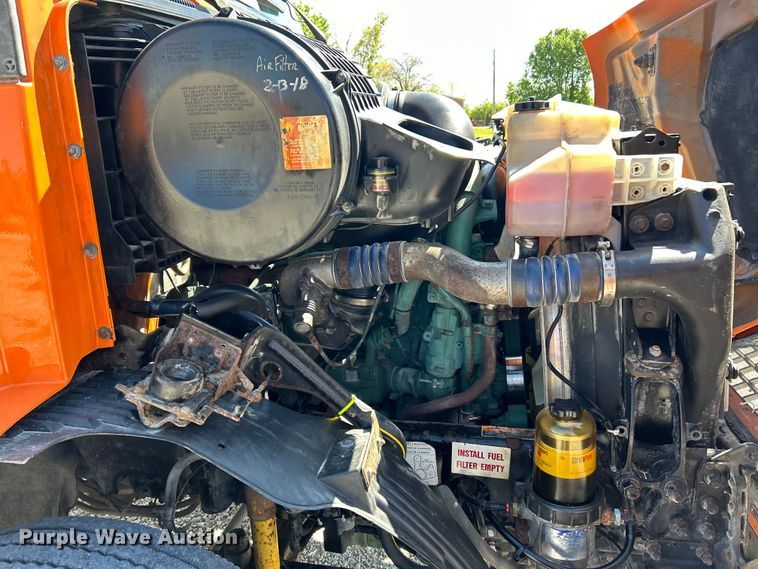 image for item EK4532 2008 Volvo VNM semi truck