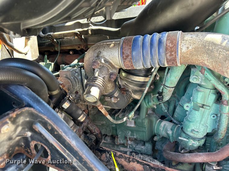 image for item EK4532 2008 Volvo VNM semi truck