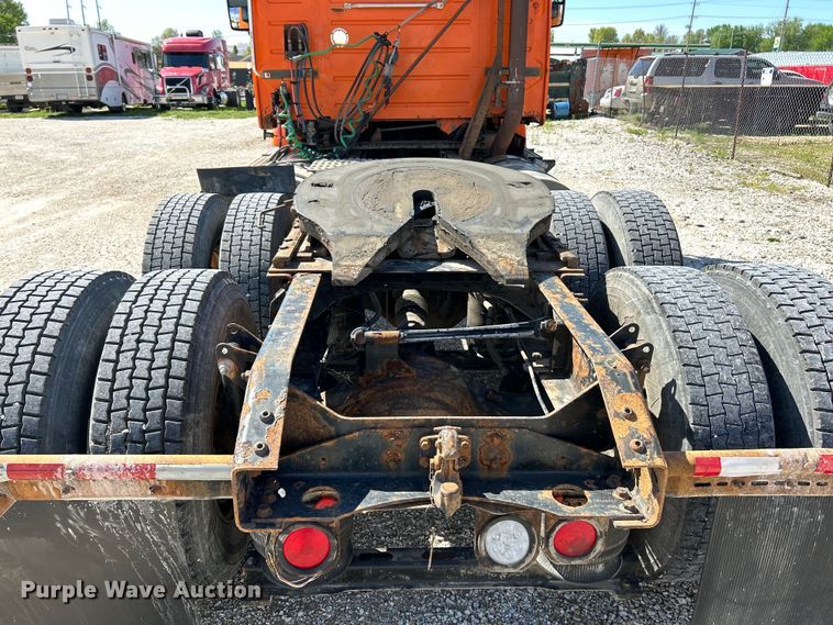 image for item EK4532 2008 Volvo VNM semi truck