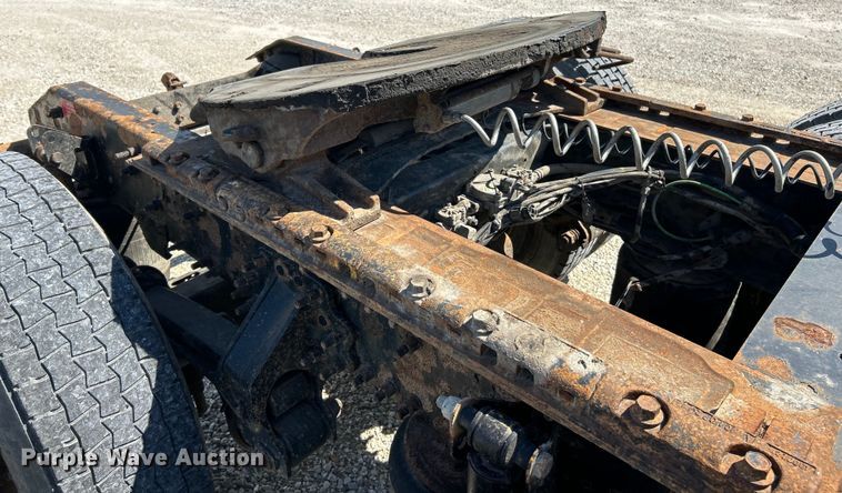 image for item EK4532 2008 Volvo VNM semi truck