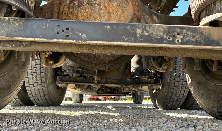 image for item EK4532 2008 Volvo VNM semi truck